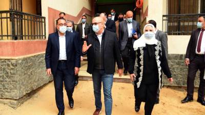 رئيس الوزراء يتفقد وحدات بديل العشوائيات بمدينة السلام