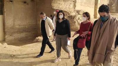 وفد هولندي يزور آثار بني حسن لمناقشة تطوير الخدمات السياحية بالمنطقة