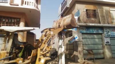 جهاز مدينة الشروق وشرطة المرافق ينفذان حملة رفع الإشغالات بعدة مناطق