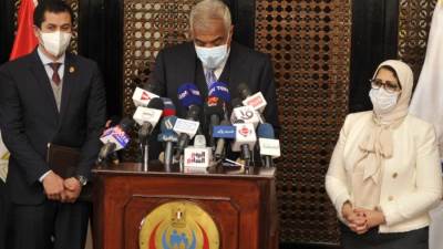 وزيرة الصحة تشكر هشام طلعت مصطفى على تكفله بتطعيم 2 مليون مواطن ضد كورونا