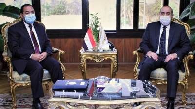 وزير الطيران المدنى  يستقبل رئيس الجهاز المركزى للتنظيم و الإدارة