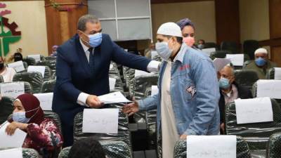 "سعفان" يسلم 53 عقد عمل لأصحاب الهمم والعزيمة ودمجهم في المجتمع والاستفادة من قدراتهم