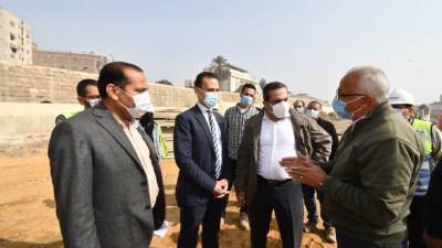 مسئولو "الإسكان" يتفقدون مشروع تطوير منطقة سور مجرى العيون بمحافظة القاهرة