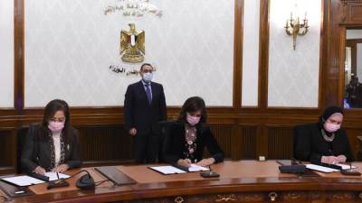 رئيس الوزراء يشهد توقيع بروتوكول تعاون للتمكين الاقتصادي للعمالة المتضررة من "كورونا" ودعم العمالة العائدة من الخارج