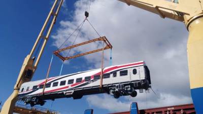 وصول 19 عربة سكة حديد جديدة للركاب إلى ميناء الإسكندرية