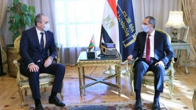 وزير الاتصالات يستقبل سفير دولة بيلاروسيا بالقاهرة لبحث تعزيز التعاون المشترك بين البلدين 