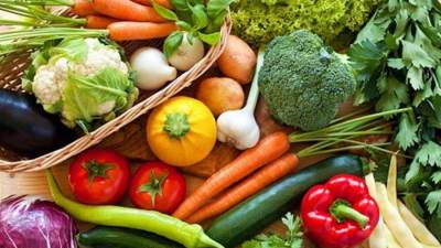 استقرار أسعار الخضروات اليوم بسوق العبور مع انخفاض جنيه في كيلو الطماطم 