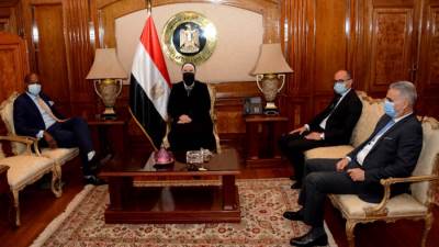 وزيرة التجارة والصناعة تبحث مع سكرتير عام اتفاقية التجارة الحرة القارية الافريقية