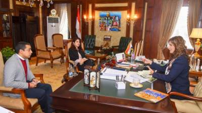 وزيرة الهجرة تتفق مع مغنيين مصريين بالخارج لإطلاق الأغنية الرسمية لـ "اتكلم عربي"