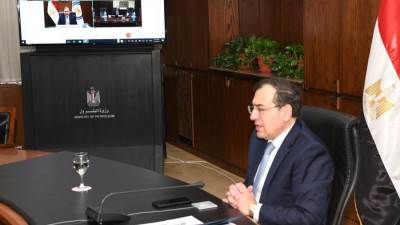 وزير البترول يتابع موقف تنفيذ خطة توصيل الغاز الطبيعي للمنازل