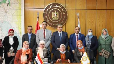 "سعفان" للحاصلين علي ماجستير ودبلوم إدارة الأعمال: "أنتم ثروة كبيرة للقوى العاملة يجب استغلالها"