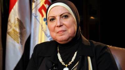 وزيرة الصناعة تغادر القاهرة متجهة إلى السودان للمشاركة بمعرض الخرطوم الدولي