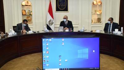 وزير الاسكان يشدد على العمل بأقصى سرعة فى تنفيذ مشروعات "حياه كريمة"