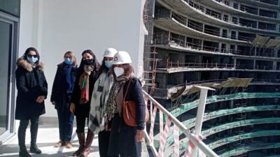 القنصل الفرنسي بالإسكندرية والوفد المرافق لها يتفقدون مشروعات مدينة العلمين الجديدة