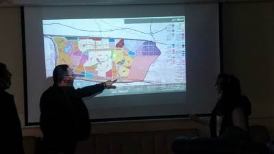 رئيس جهاز "حدائق العاصمة" يناقش مع أحد المكاتب الاستشارية المخطط الاستراتيجي العام للمدينة