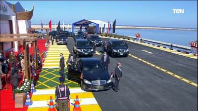 وصول السيسي إلى موقع افتتاح مشروع الفيروز للاستزراع السمكي