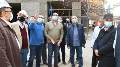 بالصور.. وزير الإسكان يتفقد مشروعى تطوير منطقتى "سور مجرى العيون" و"مثلت ماسبيرو"