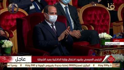 صورة ترصد دموع الرئيس السيسي متأثرًا ببطولة شهداء ومصابى الشرطة