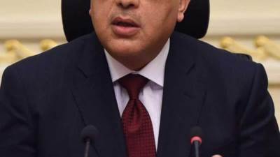 رئيس الوزراء يستعرض دراسة للحفاظ على المياه غير المتجددة والاستفادة منها