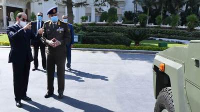  بالصو: السيسي يتفقد عدد من النماذج للمركبات المدرعة بعد تطويرها بواسطة إدارة المركبات بالقوات المسلحة