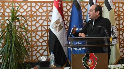 بالصور.. الرئيس عبدالفتاح السيسي يتفقد الأنشطة التدريبية للطلبة الجدد بالكلية الحربية ويلتقي بأسرهم