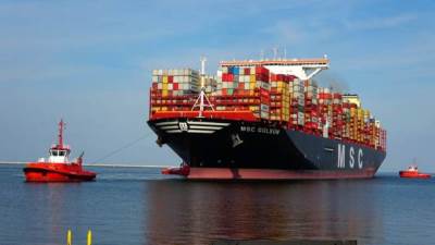 بالإنفو جراف... قناة السويس تصمد رغم انخفاض سعر برميل النفط واضطراب التجارة العالمية