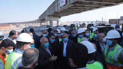 بالصور.. وزير النقل يتابع معدلات تنفيذ مشروع القطار الكهربائي  (LRT)