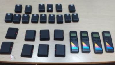 ضبط 27 جهاز تجسس مع راكب قادم من اليونان بمطار القاهرة