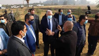 وزير الزراعة ومحافظ الفيوم يتفقدان مزرعة كوم أوشيم 