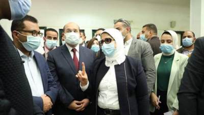 وزيرة الصحة تتفقد مركز طبي بأطفيح