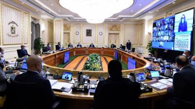 مدبولي يستعرض تقريرًا حول أداء البورصة خلال 2020: «مستمرون في دعم خطط الإصلاح»