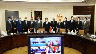 وزير الإسكان وسفير الصين يشهدان توقيع عقد تنفيذ 5أبراج بـ"العلمين الجديدة"
