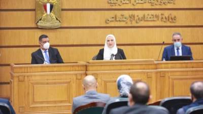 «القباج» تبحث مع مديري المديريات تعزيز آليات التنسيق بشأن مبادرة «حياة كريمة» | صور