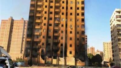 14 أيام مرت.. ودخان عقار فيصل المحترق لم يهدأ بعد بالرغم من إزالة الحوائط