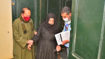 "تحيا مصر": قوافل "نور حياة" تواصل الكشف الطبي على عيون المصريين