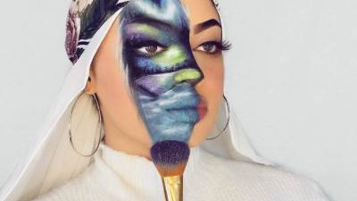 مصريه تنافس الفنانين العالميين في فن الرسم المنفرد