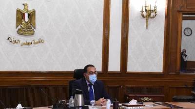 رئيس الوزراء يستعرض تقريرا حول إطلاق فعاليات «المسارح المتنقلة»