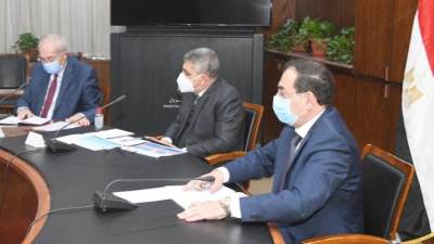 وزير البترول يبحث اشتراطات منح التراخيص للسفن بالموانئ المصرية