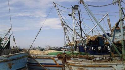 توقف حركة الصيد بميناء بورسعيد لسوء الأحوال الجوية