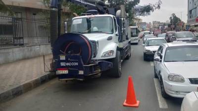 محافظة الجيزة تنشر 497 سيارة شفط ومعدة  للتعامل السريع مع هطول الأمطار 