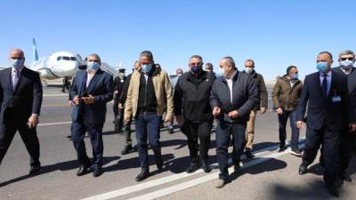 وزيرا الطيران والسياحة فى زيارة لمطار الغردقة لمتابعة سير العمل .. صور