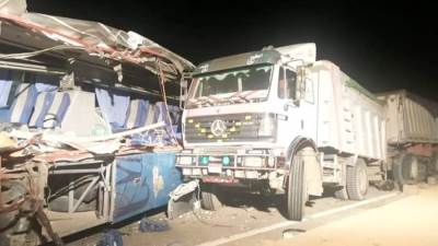 مقتل 9 وإصابة 6 في تصادم اتوبيس بسيارة نقل بالسويس