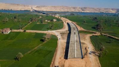 وزير النقل يتابع أعمال تنفيذ محور ديروط والمرحلة الثانية من طريق الصعيد الصحراوي الغربي| صور