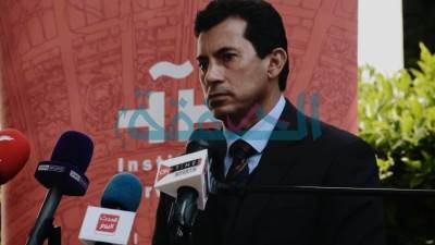 وزير الرياضة وسفير إسبانيا يشهدان إطلاق قاموس متخصص في كرة القدم