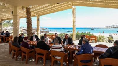 وزير السياحة يلتقي أصحاب المنشآت الفندقية بمرسى علم