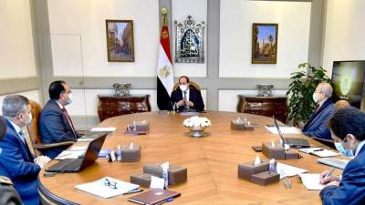 السيسي يتابع أداء ونشاط هيئة قناة السويس، وكذلك مشروعات الهيئة العامة للمنطقة الاقتصادية لقناة السويس".