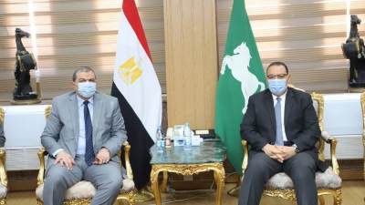 سعفان يواصل جولاته الميدانية لتسليم وثائق التأمين التكافلي للعمالة غير المنتظمة بالشرقية