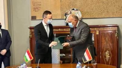 وزير خارجية المجر: سلمنا مصر 259 عربة سكة حديد ونتطلع لاستيراد الغاز المصرى