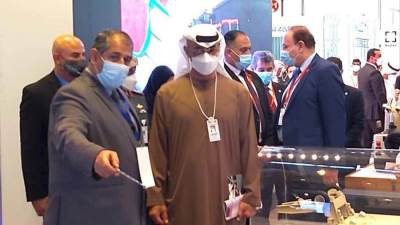 محمد بن زايد يتفقد جناح وزارة الإنتاج الحربي بمعرض «2021 IDEX» أبو ظبي | صور