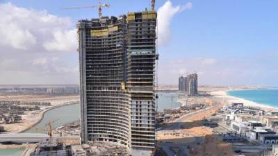 الحكومة تعلن إنهاء الهيكل الخرسانى لـ15 برجا بالمنطقة الشاطئية فى العلمين الجديدة